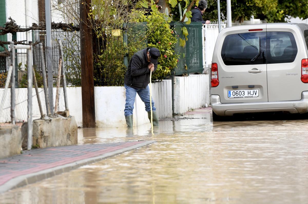 Así han dejado las lluvias las calles de Cobatillas