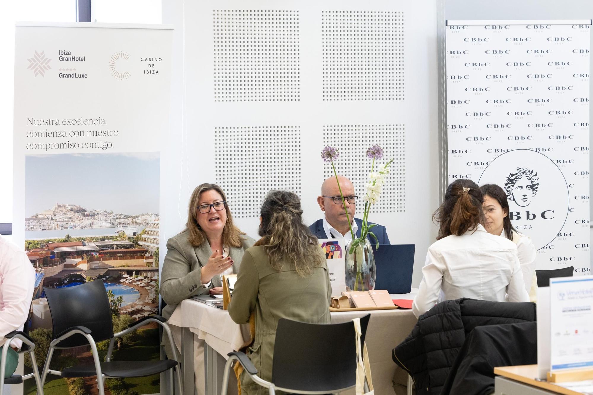 Galería: Feria de trabajo en la sede de la UIB de Ibiza