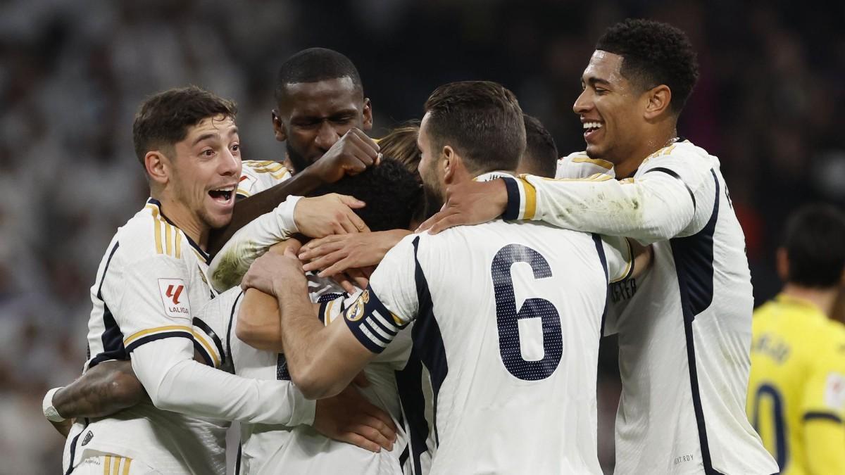 Los jugadores del Real Madrid celebrando ante el Villarreal