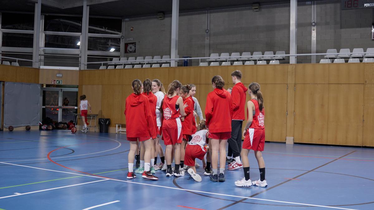 Un entrenament d&#039;un equip de la base del Bàsquet Girona a Santa Eugènia