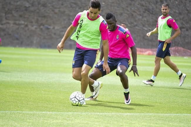 Entrenamiento de la UD Las Palmas en Barranco ...