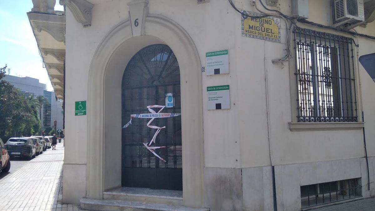 En el exterior del edificio aún es perceptible el olor a quemaco.