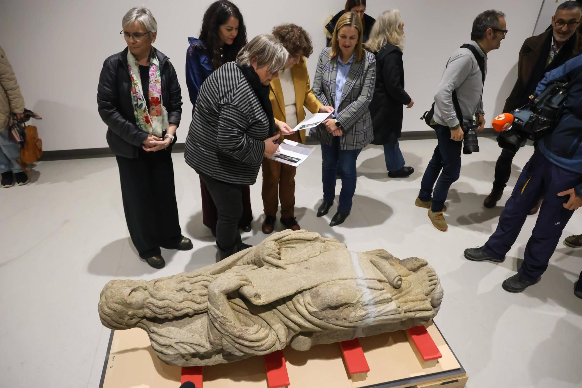 As estatuas do Pórtico da Gloria volven ao pobo