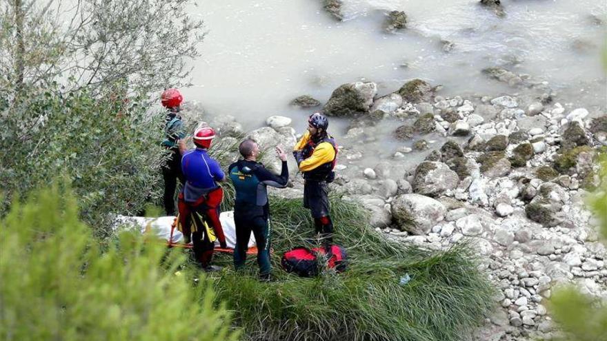 Buzos de la Guardia Civil buscan al desaparecido