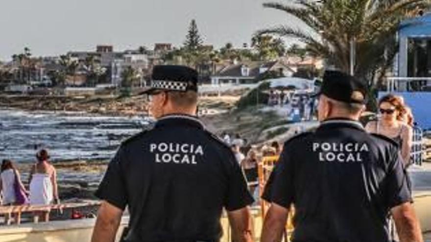 Un juez ordena pagar a 40 policías de Torrevieja las horas extra bloqueadas por su comisario jefe