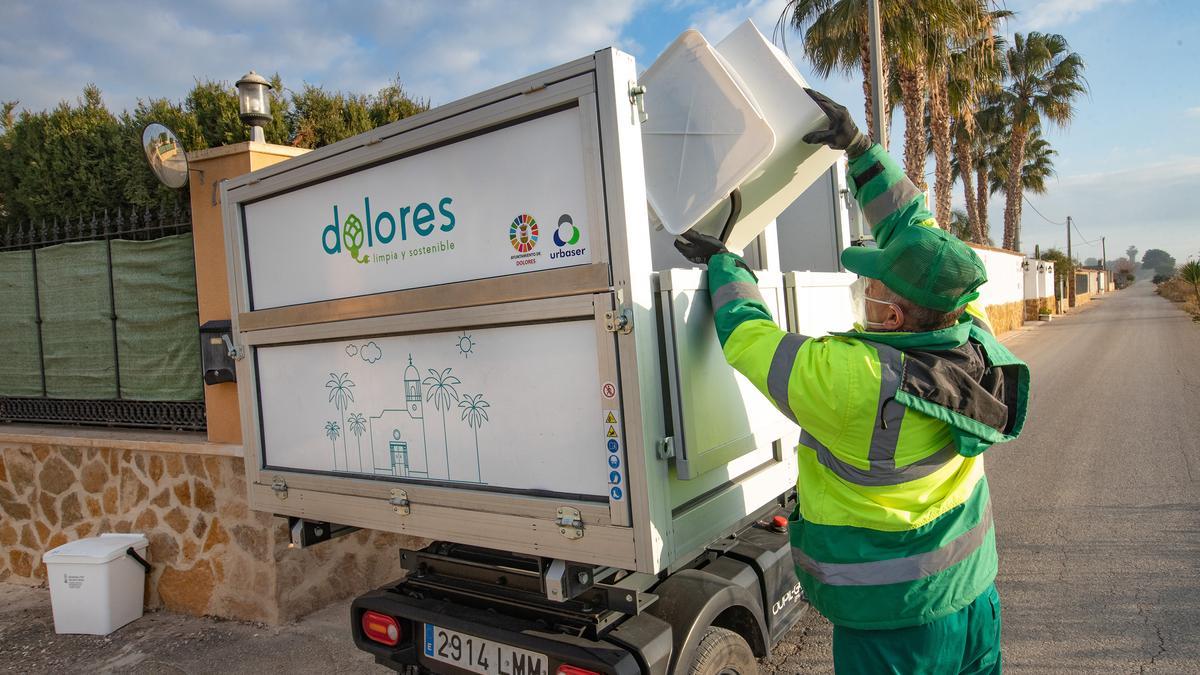 Recogida de residuos puerta a puerta puesta en marcha por el Ayuntamiento de Dolores en las últimas semanas