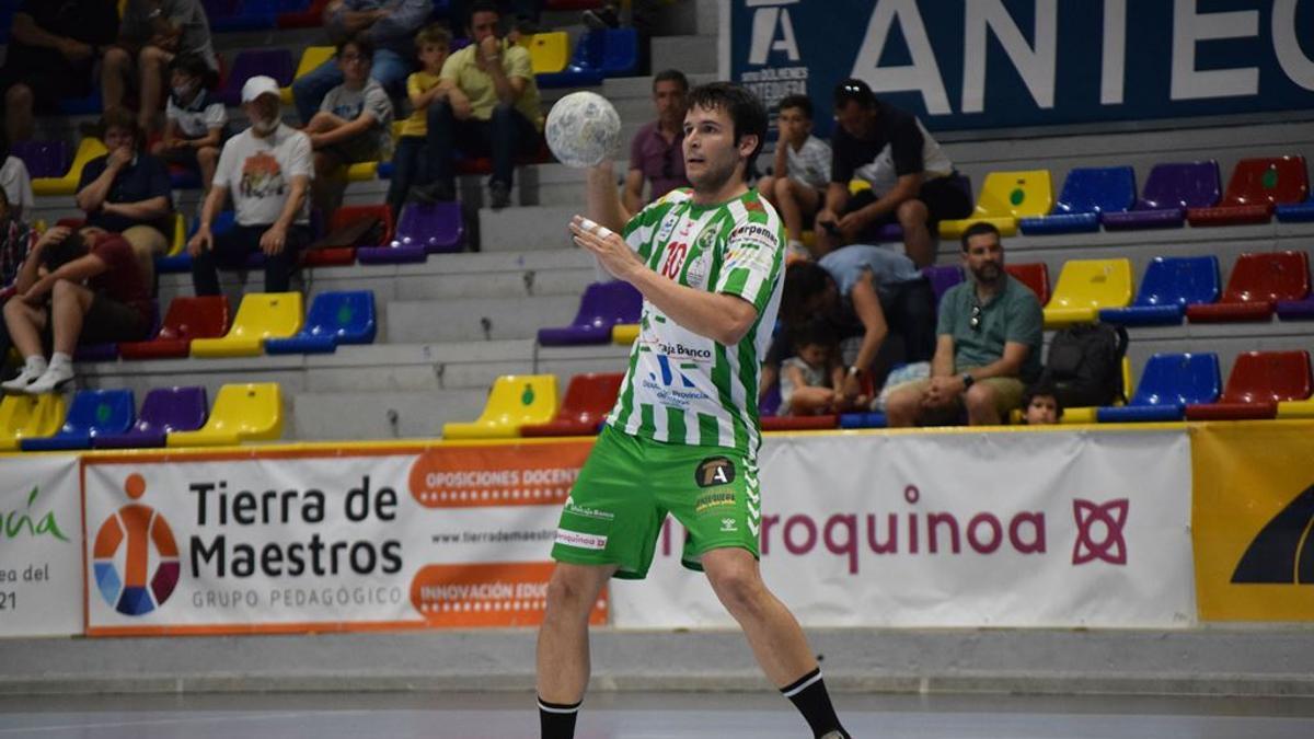 Luis Castro durante un partido