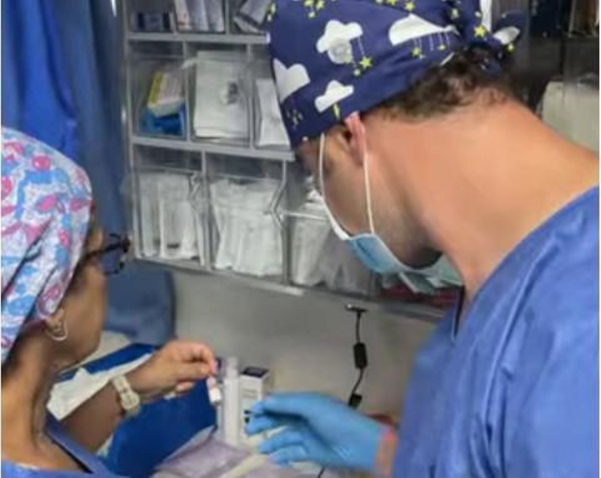 El hospital Reina Sofía incorpora la micropigmentación de areolas en cáncer de mama.