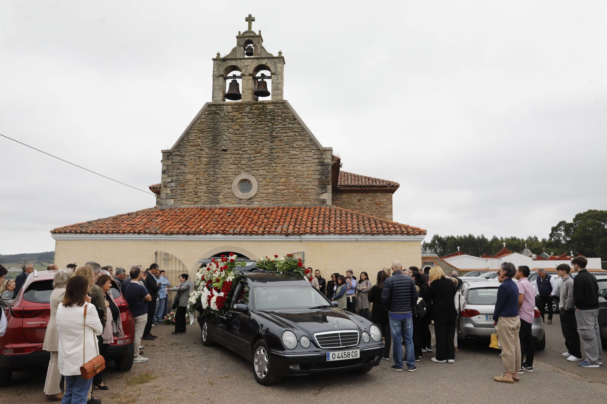 EN IMÁGENES: Funeral en Gozón por Pablo González Artime, uno de los fallecidos en el accidente de la nave ganadera de Coaña