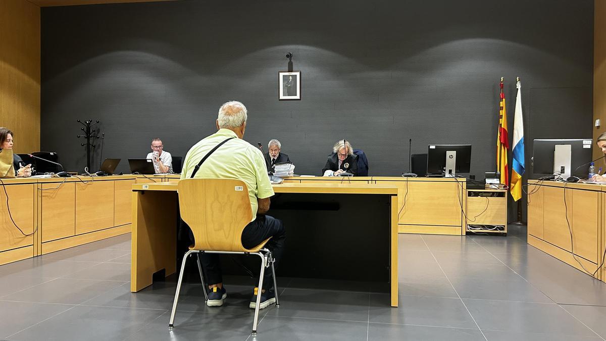 Fernando A. F., autor confeso de los hechos, en el juicio ante la Sección Sexta de la Audiencia Provincial de Las Palmas.