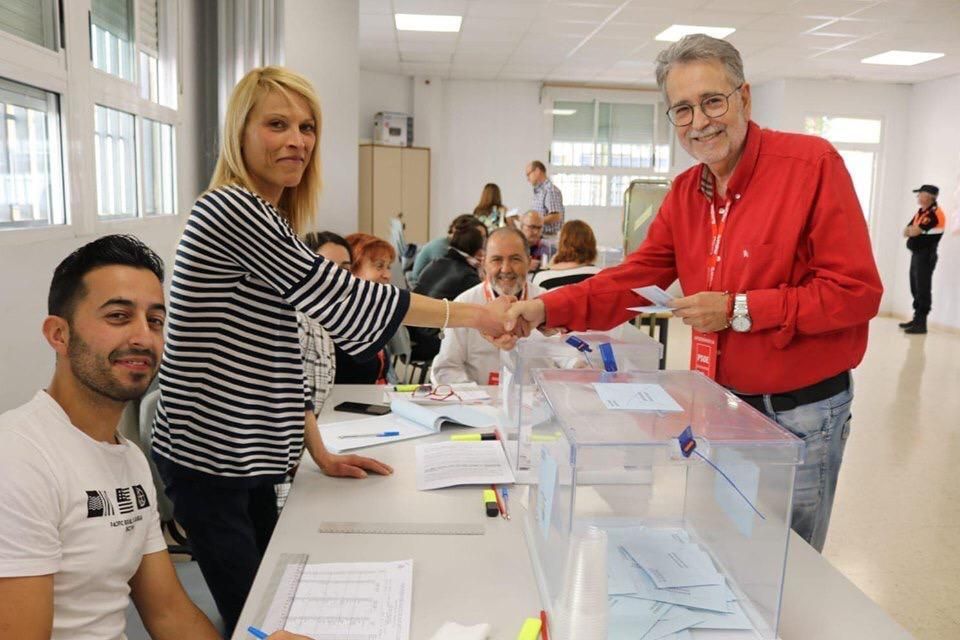 Ramón Marí (PSPV) vota en Albal.