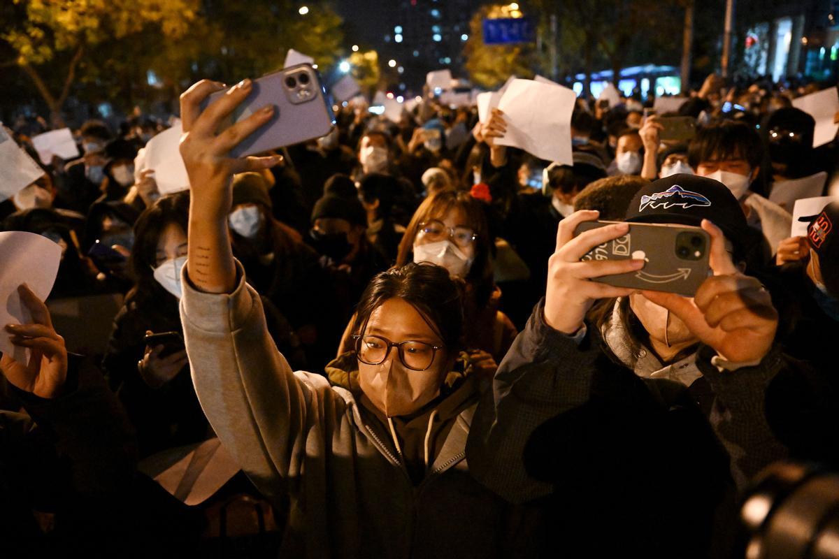 Ola de protestas contra las restricciones de la política cero Covid en China