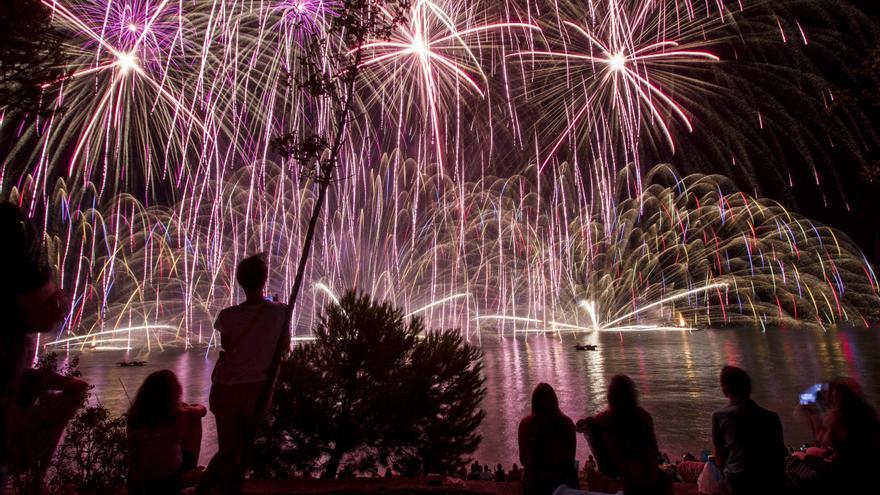 ¿No tienes plan para este finde? Disfruta del mayor espectáculo pirotécnico en Altea a orillas del mediterráneo