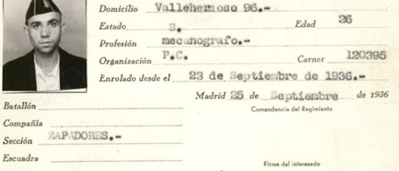 El carné militar de Miguel Hernández Gilabert.