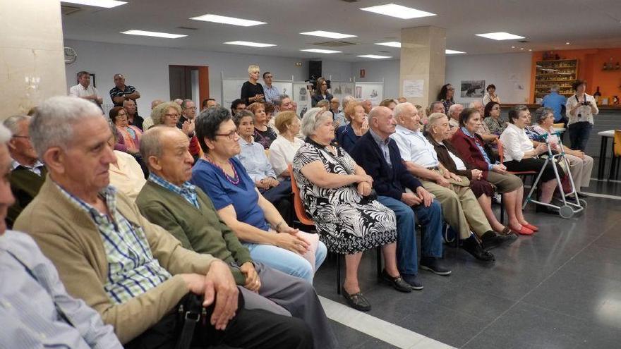 Participantes en la jornada inaugural del curso de Envejecimiento Activo