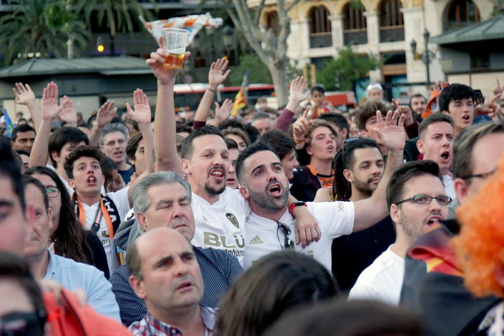 Ambiente en la plaza del Ayuntamiento de València