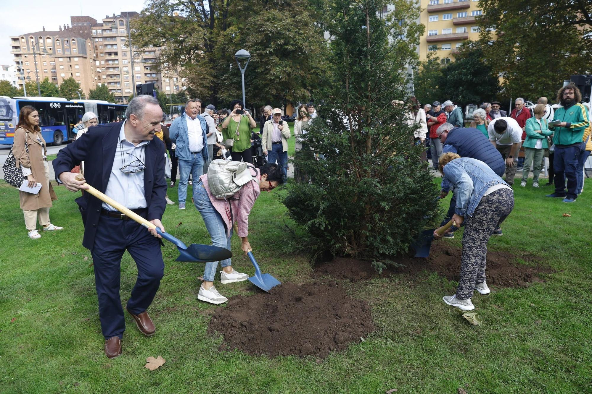 EN IMÁGENES: Avilés dedica una plaza pública a las personas mayores