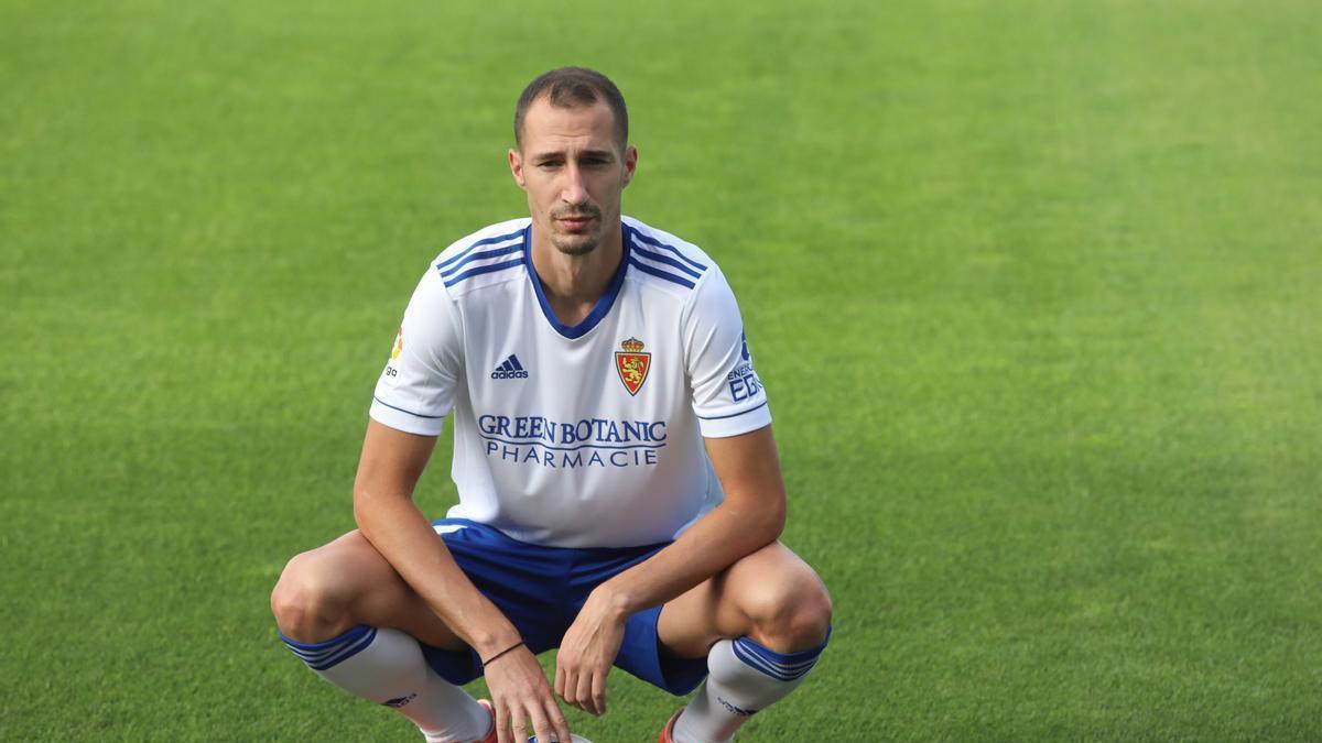 Petrovic, en su presentación como jugador del Zaragoza.