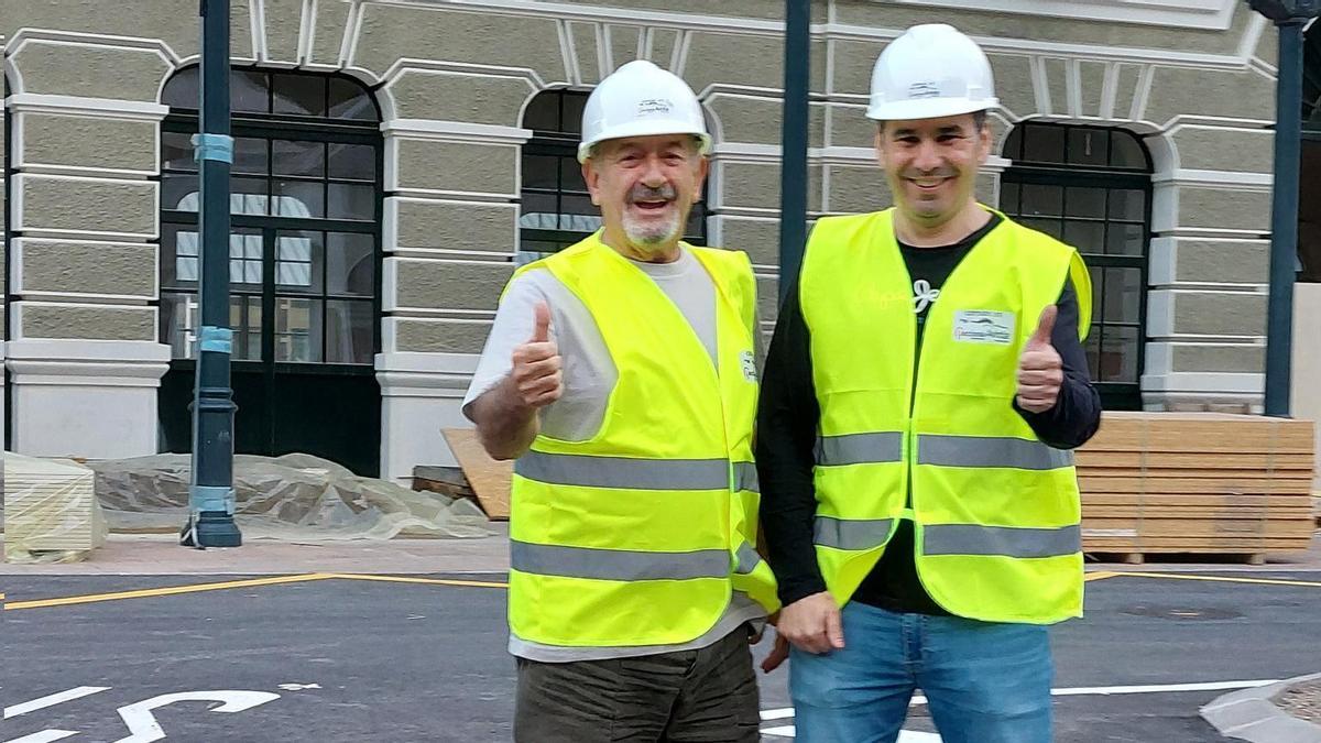 Karlos Arguiñano en la Estación Internacional de Canfranc, junto a Fernando Sánchez, alcalde de la localidad