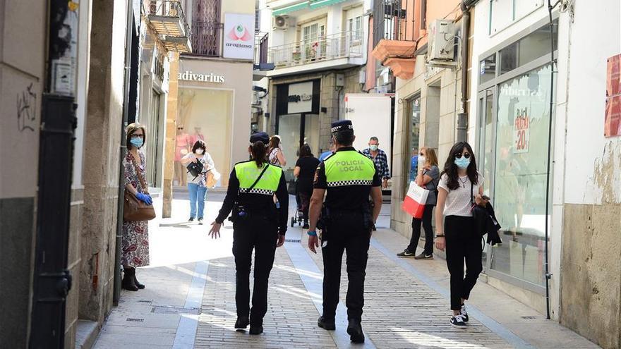 Tres multas por no usar mascarilla y dos por beber en la calle