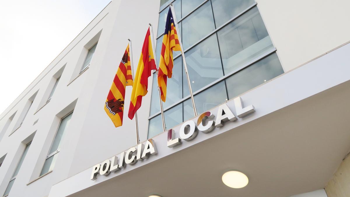 Fachada de la comisaria de la Policía Local de Sant Antoni.