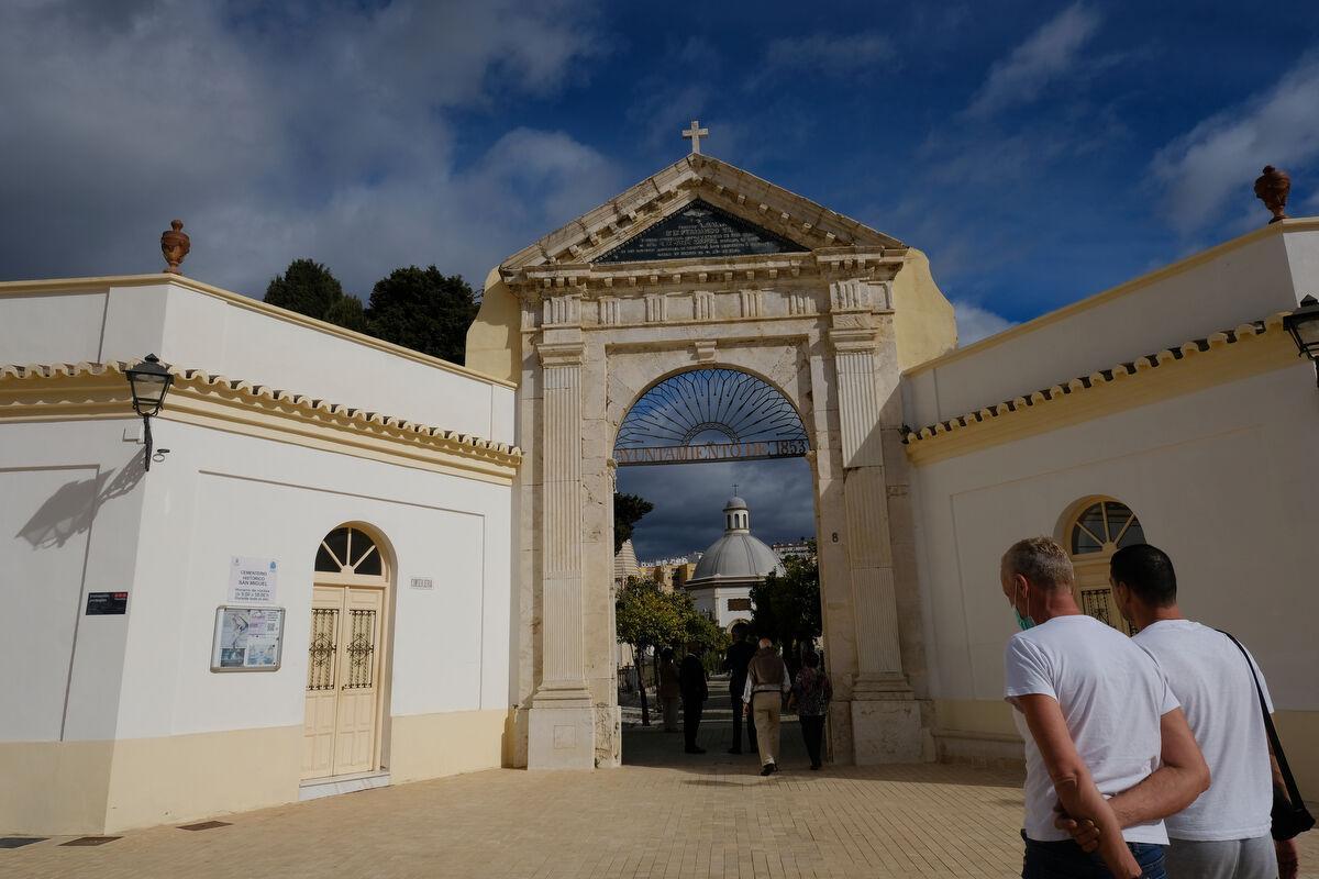 Entrada al Cementerio de San Miguel, en Málaga.