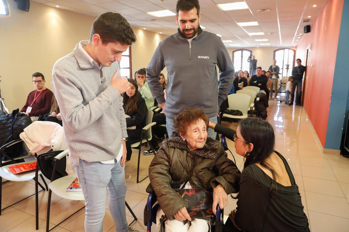 Maricuela, la histórica socialista, homenajeada en Avilés