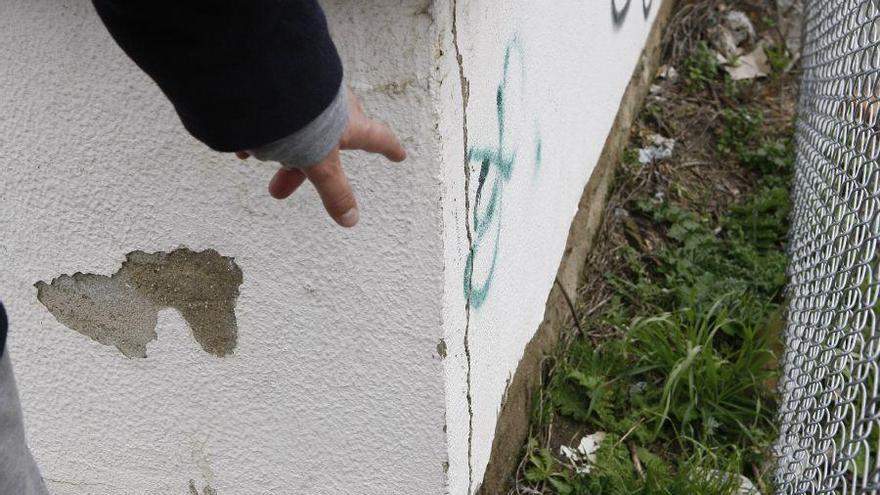 Una de las grietas aparecidas en el edificio