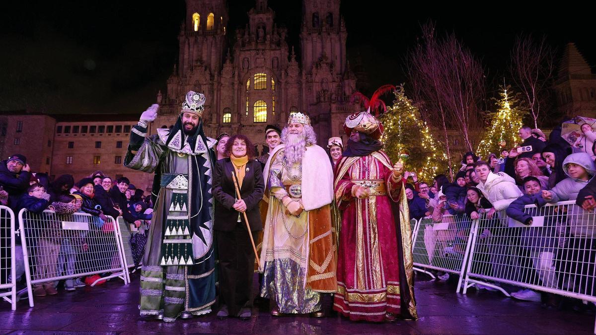 Los Reyes Magos recorren las calles de Santiago