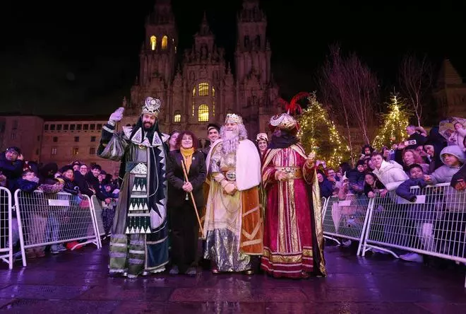 Los Reyes Magos recorren las calles de Santiago