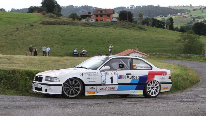 Manuel Muniente, en su BMW M3, ayer, durante el rally. | J. B. D.