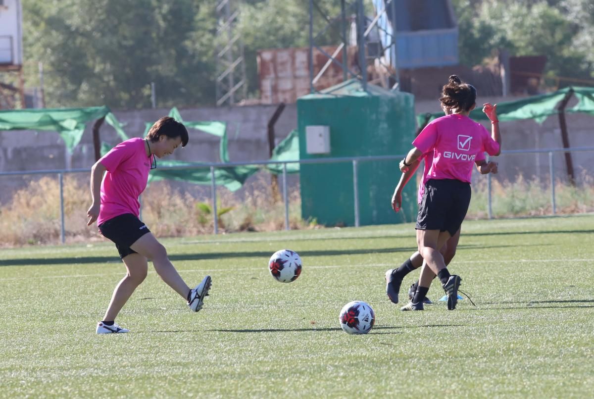 El Córdoba CF Femenino de Ariel Montenegro comienza a rodar