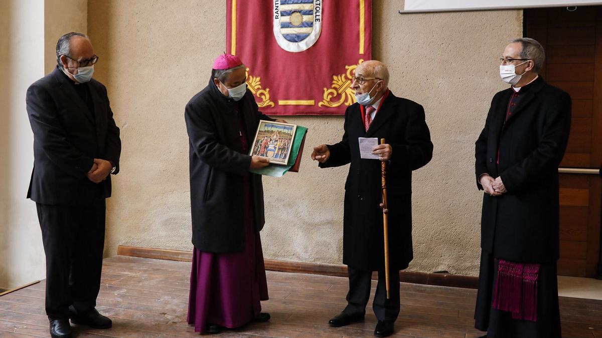 Recepción del alcalde de Villalpando al Nuncio Apostólico