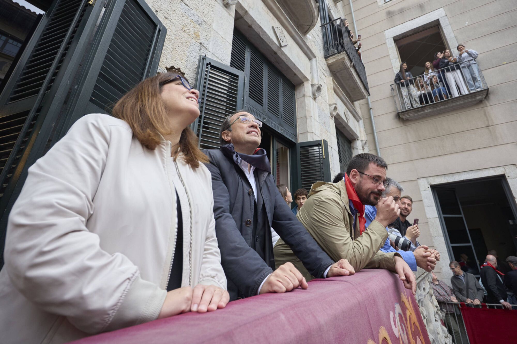Diada Cartelera amb Els Marrecs de Salt, Capgrossos i Minyons de Terrassa a la plaça del Vi.