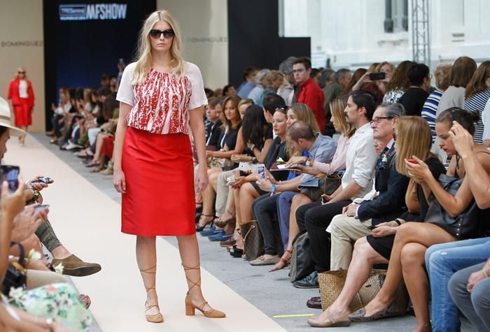 Adolfo Domínguez primavera/verano 2016: conjunto en blanco y rojo