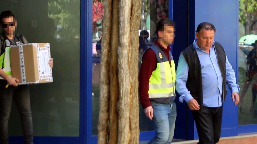 La Policía registra las oficinas de la SD Huesca.