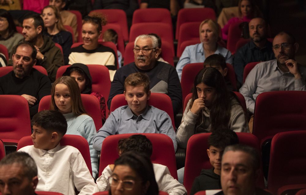 Alumnos de Sagunt leen la Carta Magna el Día de la Constitución