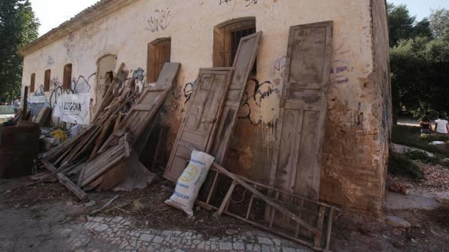 El granero ocupado por los jóvenes en Sueca no tiene un dueño conocido