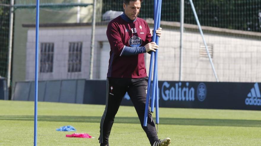 Berizzo, en un entrenamiento en A Madroa. // A. Villar