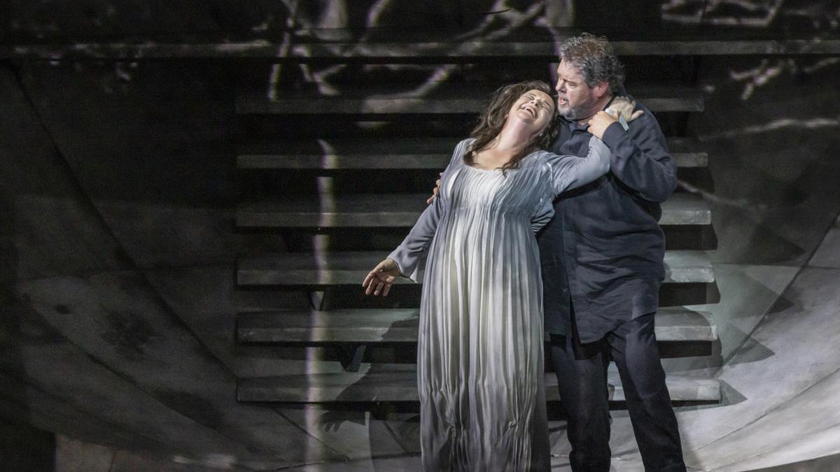 Stephen Gould (Tristan) y Ricarda Merbeth (Isolde) en el &quot;Tristan und Isolde&quot; de Les Arts.