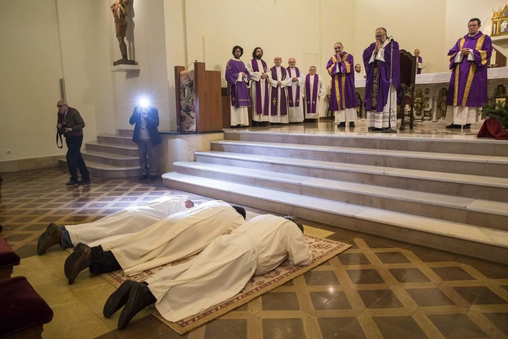 Ordenación de tres nuevos diáconos en el Seminario de Oviedo