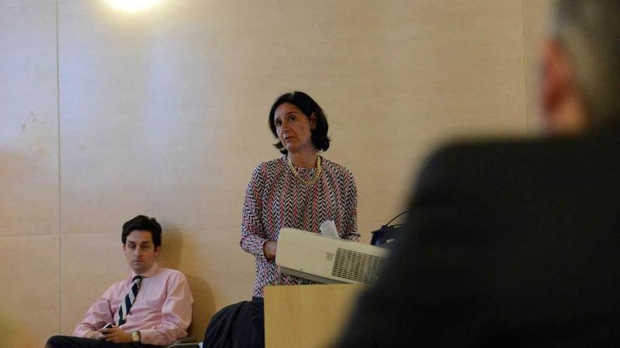 Fernando Clavijo y Carmen Paredes, durante la conferencia.