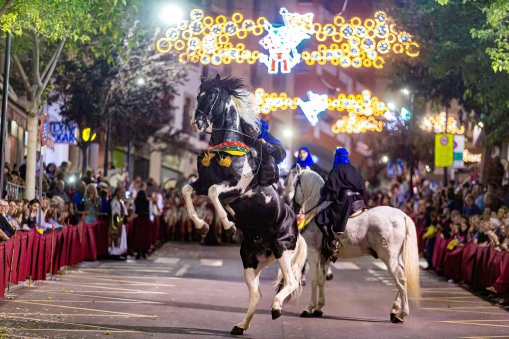 Calp se entrega a las huestes festeras en la Entrada de Moros y Cristianos