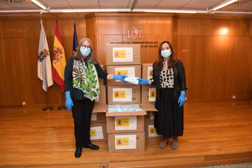 Solo en la provincia de A Coruña, se ha procedido a la distribución de más de 200.000 mascarillas con lo que se ha puesto en marcha la segunda fase del operativo dispuesto por el Gobierno.