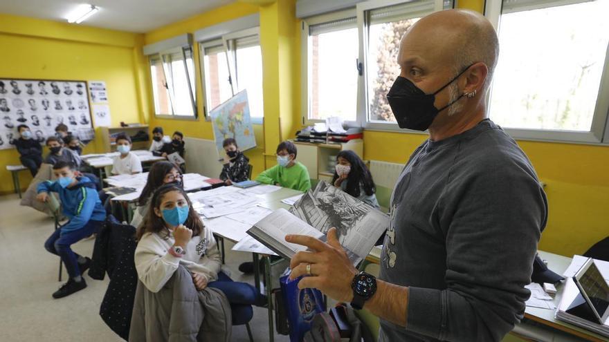 Estudiar mediante juegos de rol, el asombroso sistema de un profesor mallorquín en el colegio de Lugones