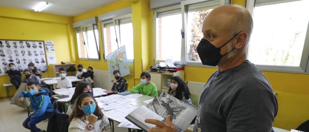 Oscar Recio, en una clase