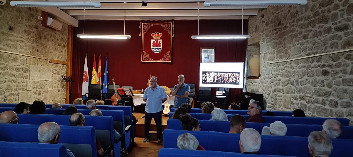 Autoridades presentan el ciclo cultural dedicado a Juan del Enzina en el Ayuntamiento.