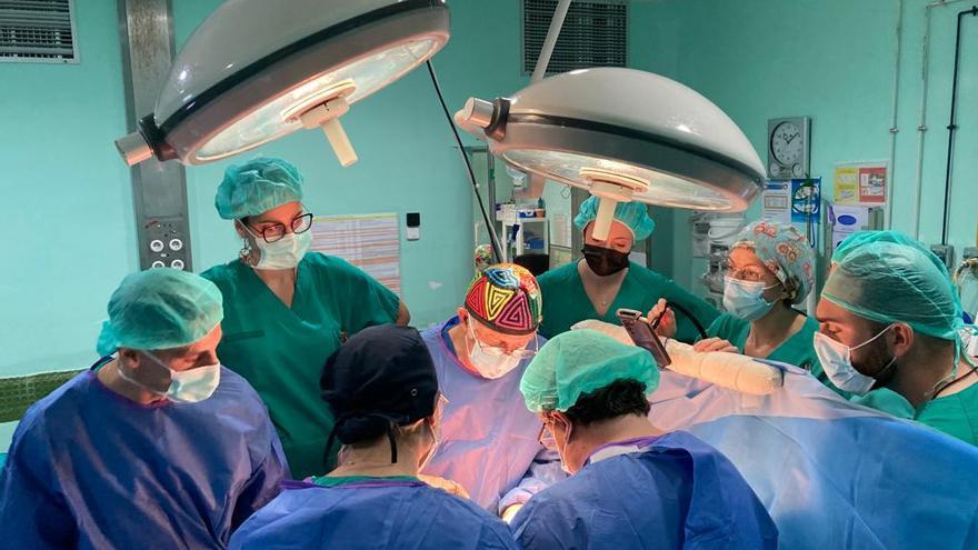 El Hospital General de Elche incorpora una técnica pionera para intervenir hernias complejas
