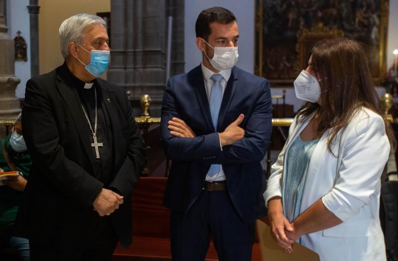 Entrega de la rehabilitación del retablo de la Virgen de Los Remedios en la Catedral de La Laguna