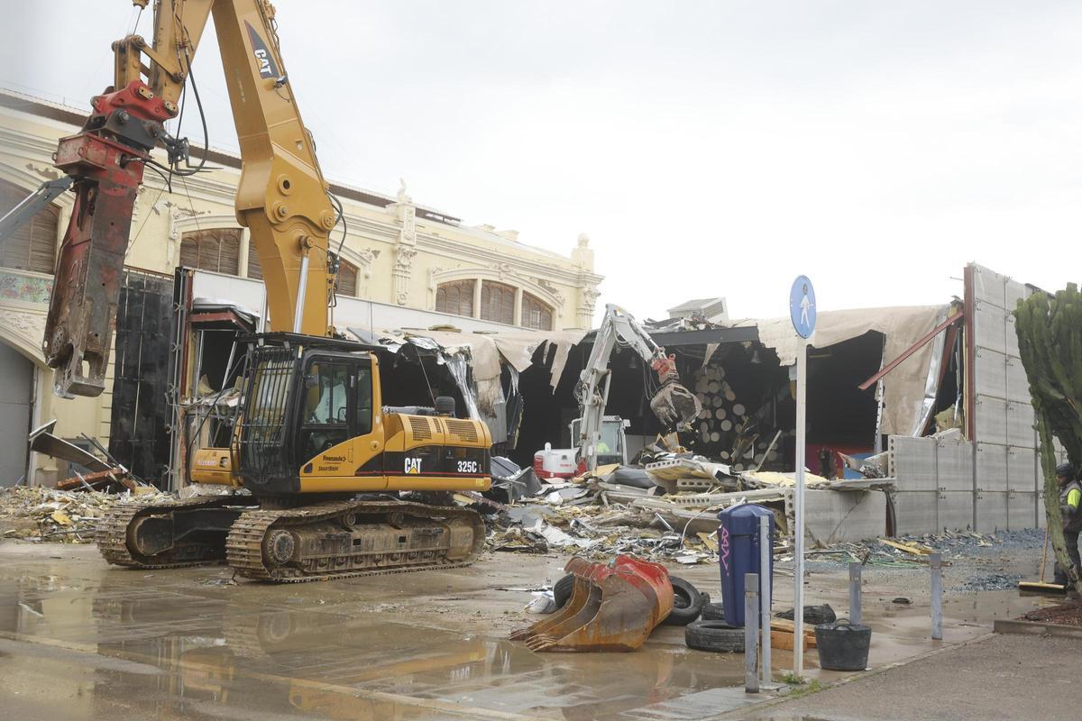 Derribo de la Casa de la Copa, en elpuerto de València.